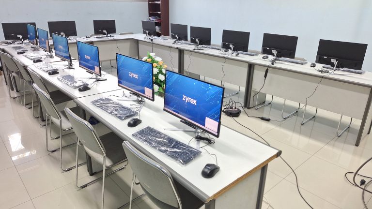 Laboratorium Administrasi Bisnis Memperbarui Fasilitas dengan Komputer Zyrex All in One